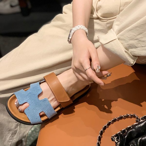 Trendy Sheepskin One-Strap Sandals for Women - Casual Thick Sole Slippers with Velcro Closure, Stylish Footwear for Everyday Wear