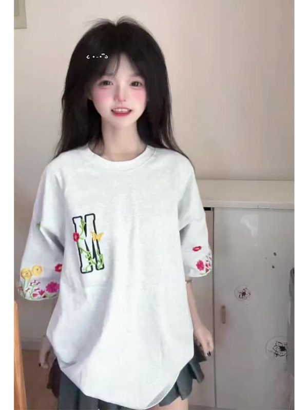 Trendy Women's Embroidered Floral Short Sleeve T-Shirt - Stylish Raglan Top for Summer 2025, Unique American Design