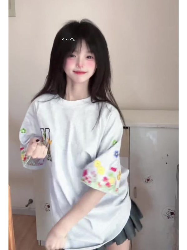 Trendy Women's Embroidered Floral Short Sleeve T-Shirt - Stylish Raglan Top for Summer 2025, Unique American Design