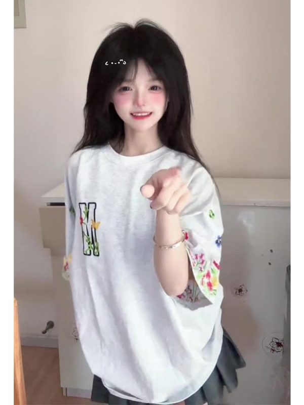 Trendy Women's Embroidered Floral Short Sleeve T-Shirt - Stylish Raglan Top for Summer 2025, Unique American Design