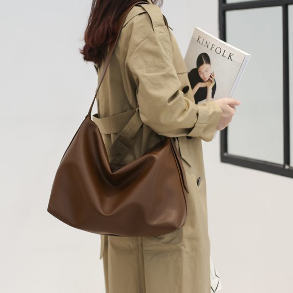 Trendy Women's Large Capacity Soft Leather Shoulder Bag - Minimalist Versatile Crossbody for Autumn and Winter 2024
