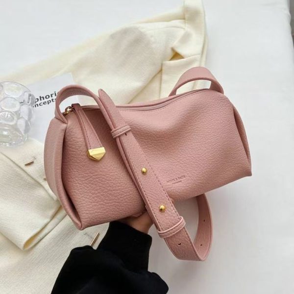 Trendy Women's Large Capacity Textured Shoulder Boston Bag - Stylish Underarm Pillow Bag for 2025 Fashion