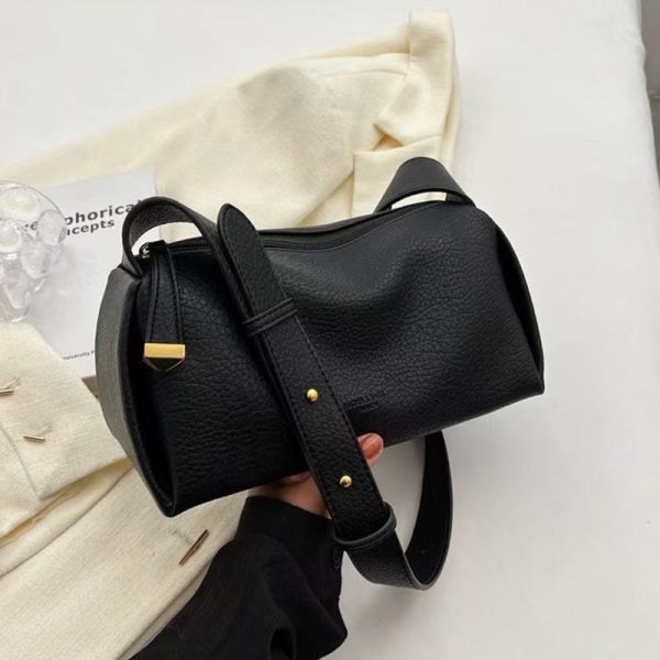 Trendy Women's Large Capacity Textured Shoulder Boston Bag - Stylish Underarm Pillow Bag for 2025 Fashion