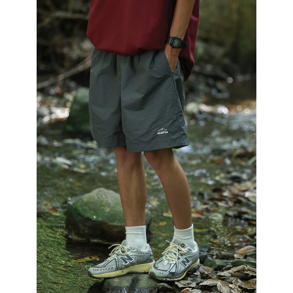 Unisex Quick-Dry Solid Color Sports Shorts - Lightweight Breathable Casual Beach Five-Point Pants for Summer Outdoor Activities
