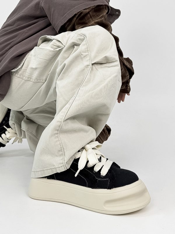 Unusual Horseshoe Canvas Shoes for Couples - Black and White Thick-Soled Sneakers, Cute Big Head Design, Trendy National Style