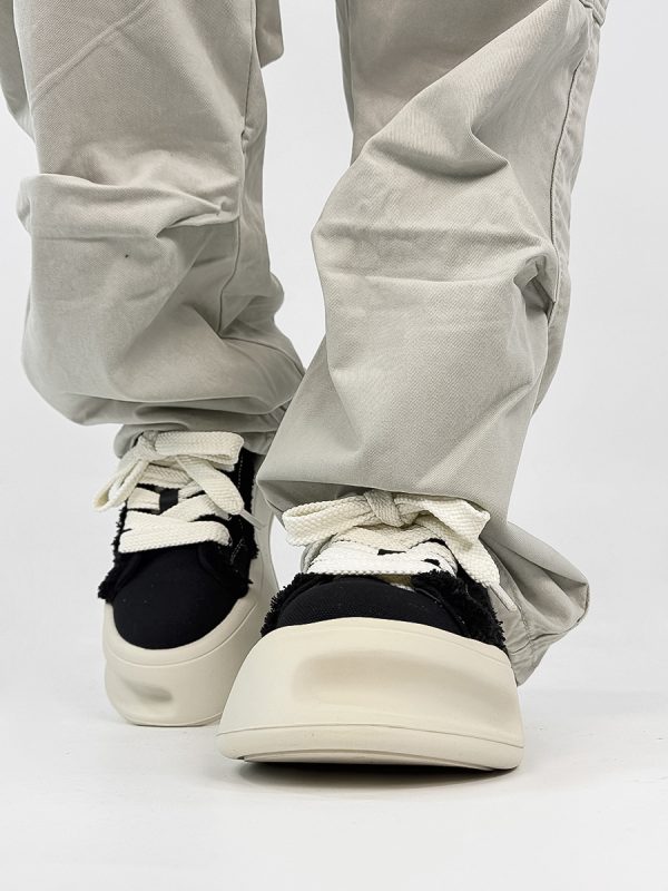 Unusual Horseshoe Canvas Shoes for Couples - Black and White Thick-Soled Sneakers, Cute Big Head Design, Trendy National Style