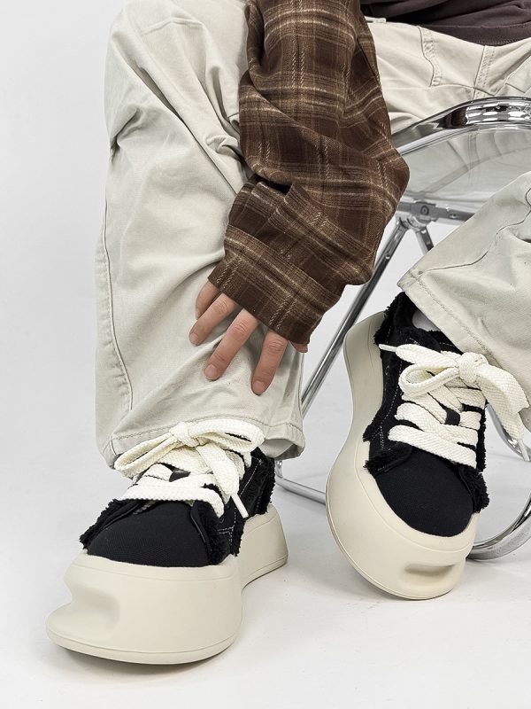 Unusual Horseshoe Canvas Shoes for Couples - Black and White Thick-Soled Sneakers, Cute Big Head Design, Trendy National Style