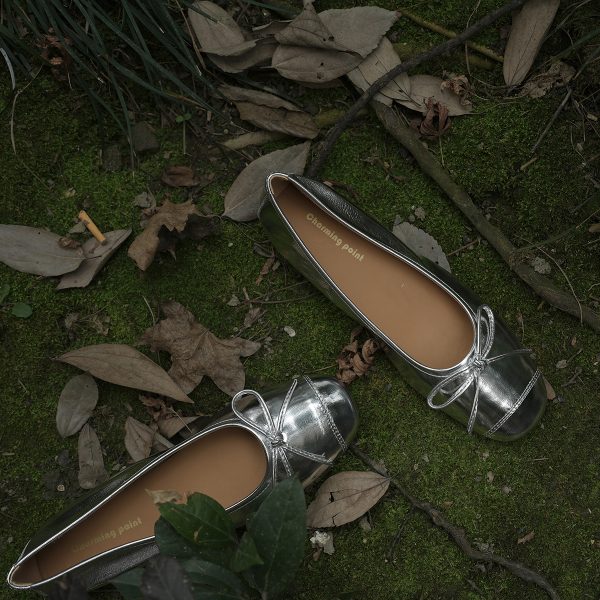 Versatile Bow-Tie Flat Ballet Shoes with Low Heel - Stylish Italian Design for Comfort and Everyday Wear