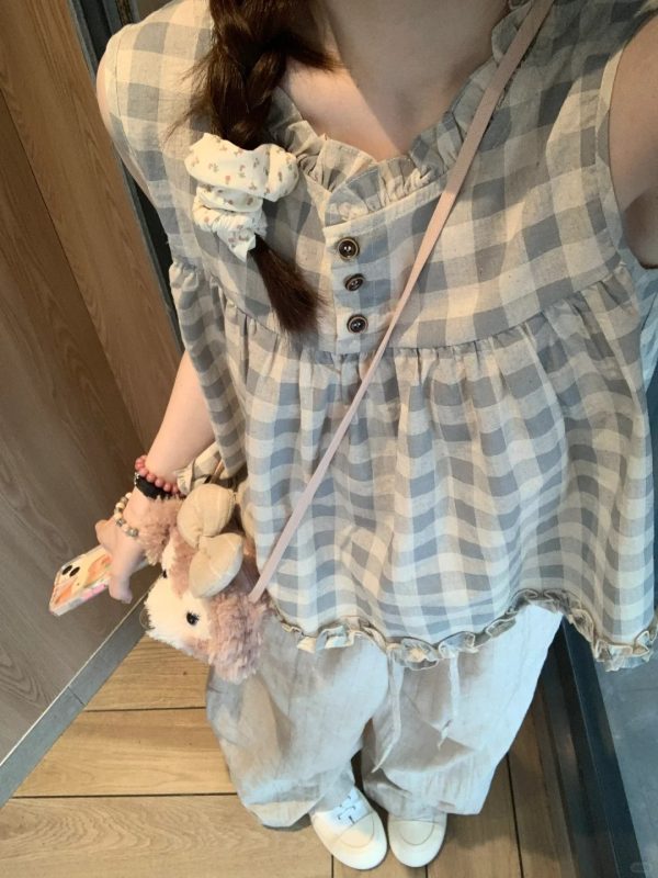 Vintage Checkered Sleeveless Shirt for Girls with Ruffled Edges - Summer Doll-Style Top for Middle and High School Students