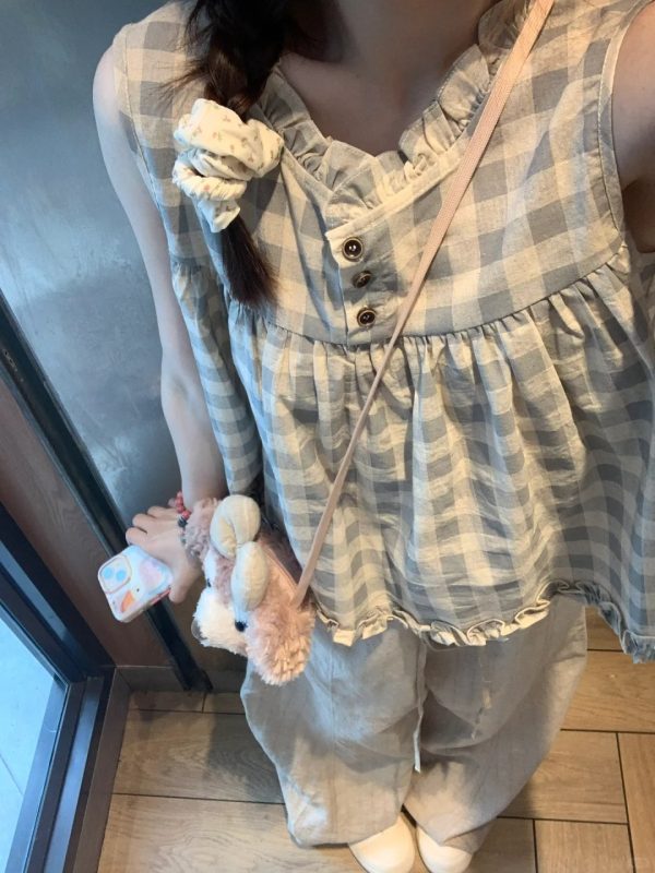 Vintage Checkered Sleeveless Shirt for Girls with Ruffled Edges - Summer Doll-Style Top for Middle and High School Students