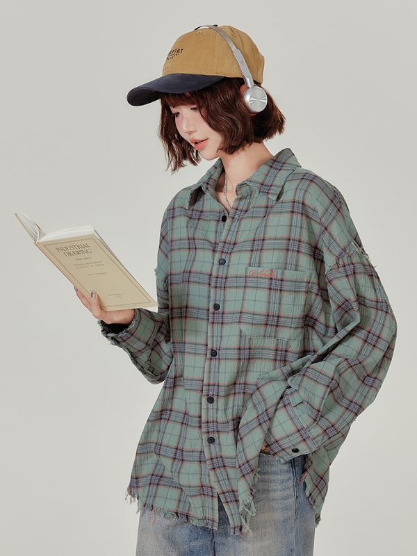 Vintage-Inspired Green Plaid Shirt Jacket for Women - Casual Loose Checkered Top for Spring and Autumn Fashion