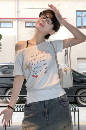 Vintage Off-Shoulder T-Shirt for Women, Summer Hand-Painted Graffiti Print, Loose Casual One-Shoulder Top, 90s Street Style