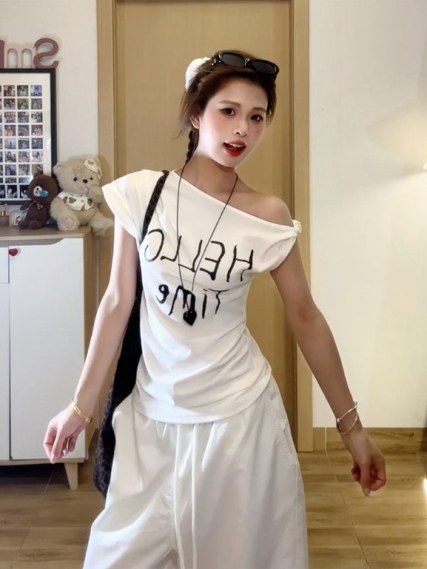 White Diagonal Shoulder Twisted Knot T-Shirt for Women, Summer Letter Print, Slim Fit Short Sleeve, Korean Style College Top