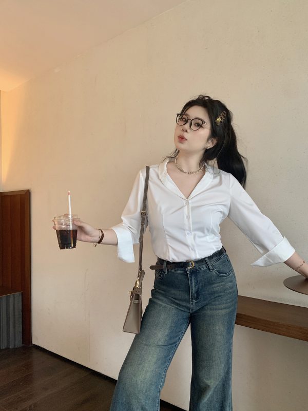 White Loose V-Neck Shirt - Versatile Moonlight Style Top, Perfect for Casual Chic Looks, Ideal for 90s and Y2K Fashion Enthusiasts