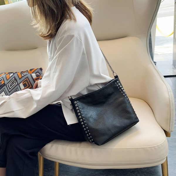 Women's Large Capacity Studded Chain Crossbody Bag - Trendy Korean Style Bucket Bag for Versatile Fashion Use