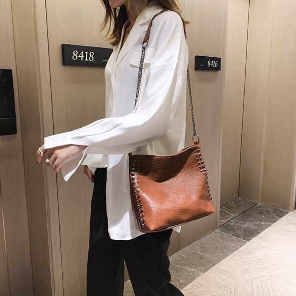 Women's Large Capacity Studded Chain Crossbody Bag - Trendy Korean Style Bucket Bag for Versatile Fashion Use