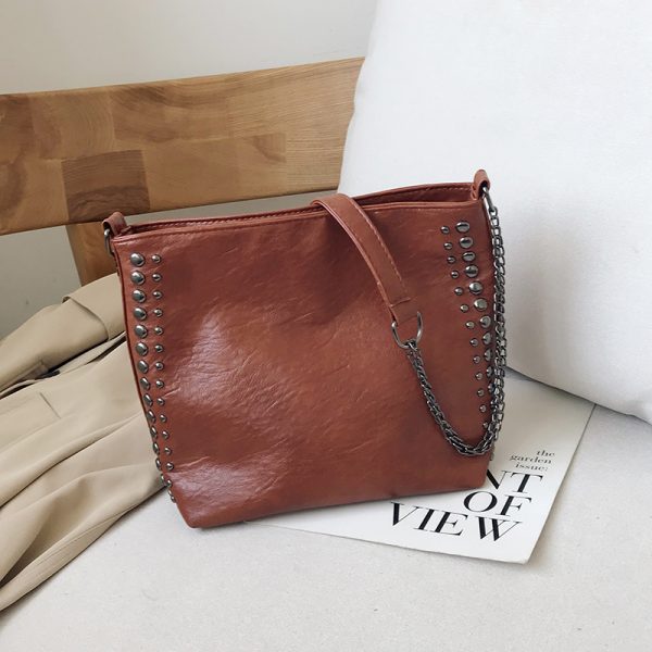 Women's Large Capacity Studded Chain Crossbody Bag - Trendy Korean Style Bucket Bag for Versatile Fashion Use