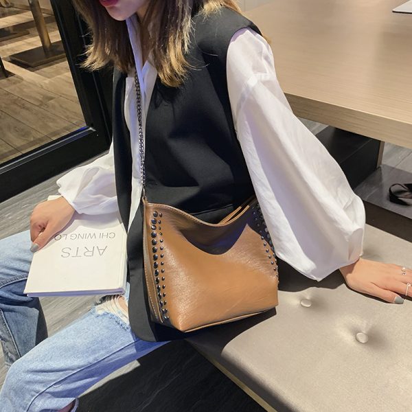 Women's Large Capacity Studded Chain Crossbody Bag - Trendy Korean Style Bucket Bag for Versatile Fashion Use