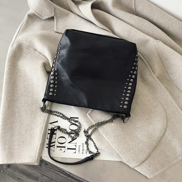 Women's Large Capacity Studded Chain Crossbody Bag - Trendy Korean Style Bucket Bag for Versatile Fashion Use