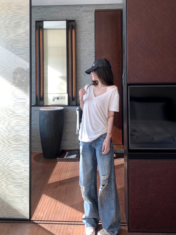 Women's Vintage Loose Ripped Straight Leg Jeans in Yuppie Casual Style - Summer 90s Vibe