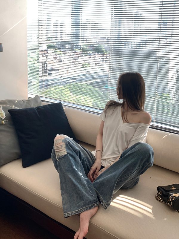 Women's Vintage Loose Ripped Straight Leg Jeans in Yuppie Casual Style - Summer 90s Vibe