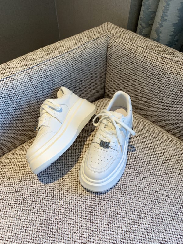Women's White Lace-Up Sneakers with Thick Sole and Metal Buckle - Versatile Breathable Casual Sports Shoes for Autumn Fashion
