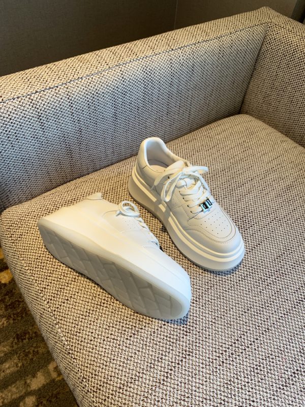 Women's White Lace-Up Sneakers with Thick Sole and Metal Buckle - Versatile Breathable Casual Sports Shoes for Autumn Fashion
